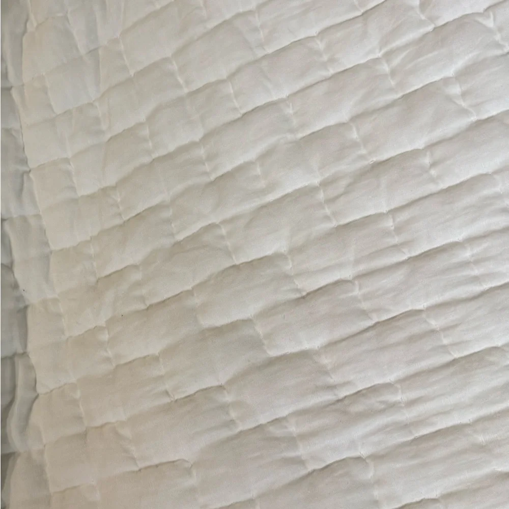 Pottery Barn Cal King White Linen Cotton Comforter